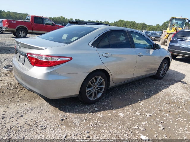 45894541 :رقم المزاد ، 4T1BF1FK4FU110150 vin ، 2015 Toyota Camry Se مزاد بيع