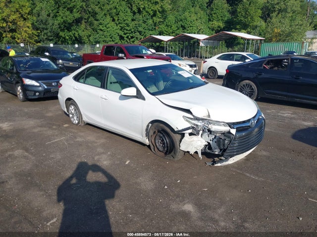 45894573 :رقم المزاد ، 4T1BF1FK4FU964829 vin ، 2015 Toyota Camry Le مزاد بيع