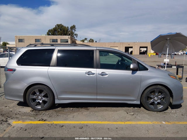 Продажа на аукционе авто 2017 Toyota Sienna Se 8 Passenger, vin: 5TDXZ3DC4HS840253, номер лота: 45894923