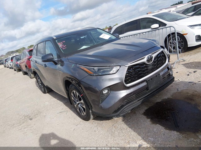 2022 Toyota Highlander Xle მანქანა იყიდება აუქციონზე, vin: 5TDGZRBH2NS211877, აუქციონის ნომერი: 45894999