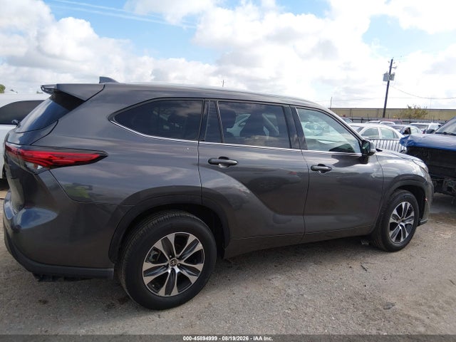 2022 Toyota Highlander Xle მანქანა იყიდება აუქციონზე, vin: 5TDGZRBH2NS211877, აუქციონის ნომერი: 45894999