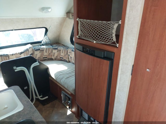 45895044 :رقم المزاد ، 4X4TRP713AL006007 vin ، 2010 Forest River R-pod M-172 مزاد بيع