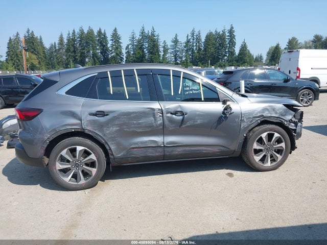 1FMCU9JA0PUA56919 Ford Escape Platinum