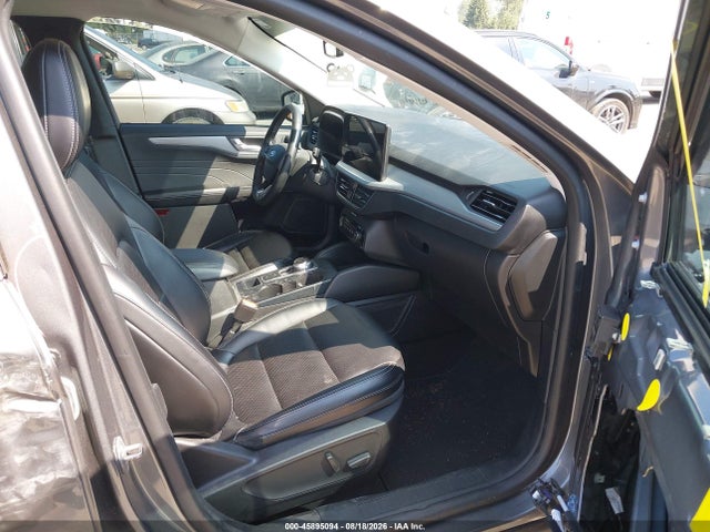 1FMCU9JA0PUA56919 Ford Escape Platinum