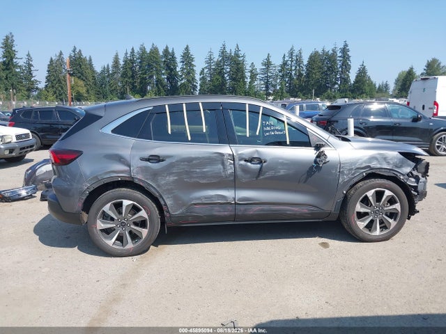1FMCU9JA0PUA56919 Ford Escape Platinum