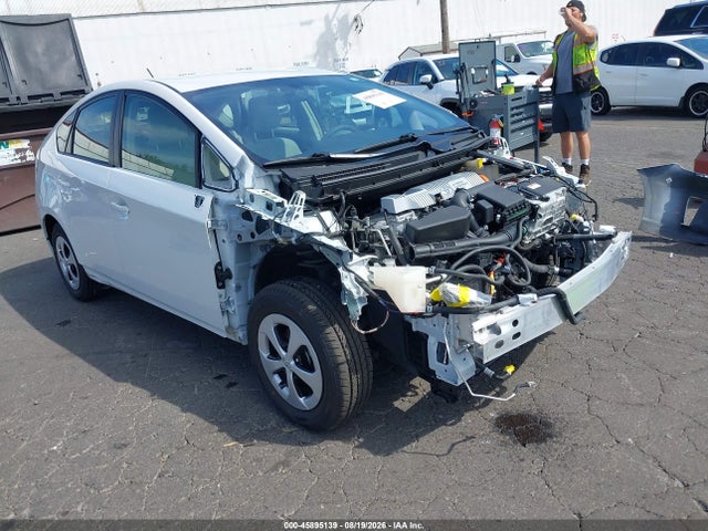 Toyota Prius Three 2014 JTDKN3DU6E0383071 главное изображение