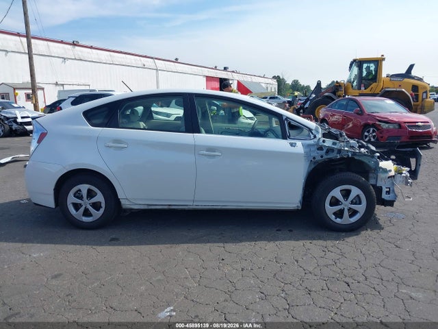 Toyota Prius Three 2014 JTDKN3DU6E0383071 Image 14