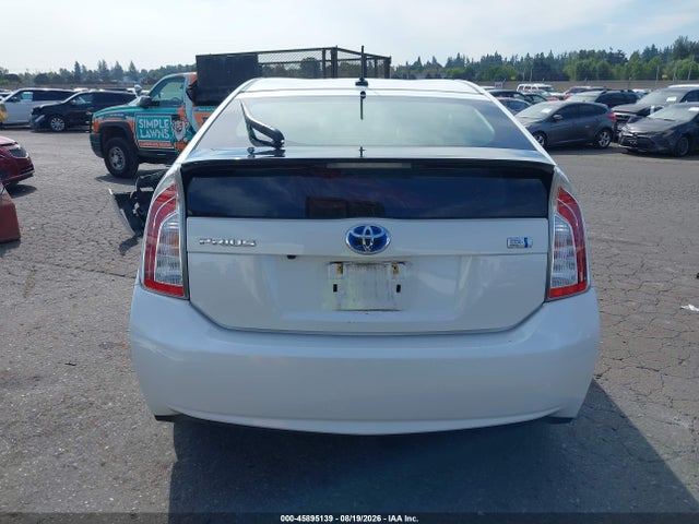 Toyota Prius Three 2014 JTDKN3DU6E0383071 Image 17