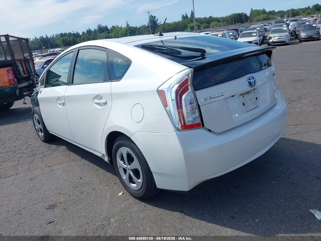 Toyota Prius Three 2014 JTDKN3DU6E0383071 Image 3