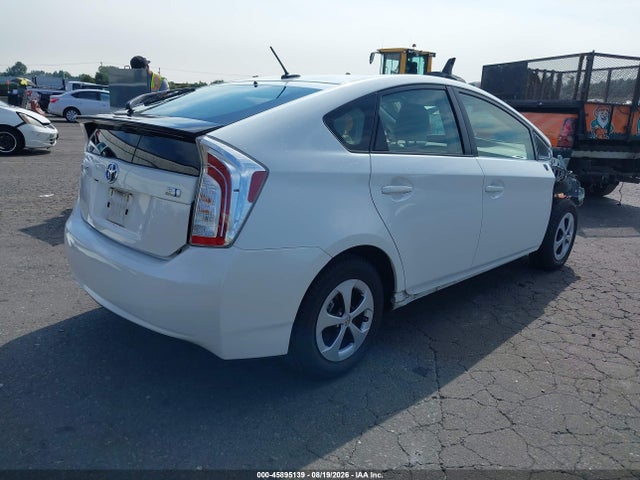 Toyota Prius Three 2014 JTDKN3DU6E0383071 Image 4