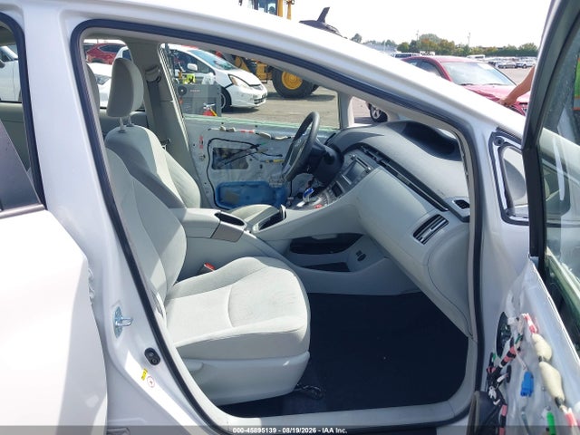 Toyota Prius Three 2014 JTDKN3DU6E0383071 Image 5