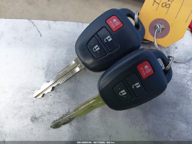 2T3ZFREV6JW519422 Toyota RAV4 LE