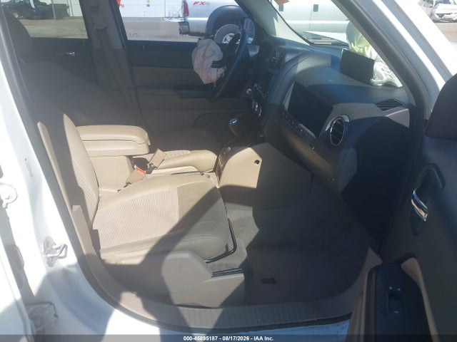 2014 Jeep Patriot Latitude მანქანა იყიდება აუქციონზე, vin: 1C4NJPFB6ED549996, აუქციონის ნომერი: 45895187
