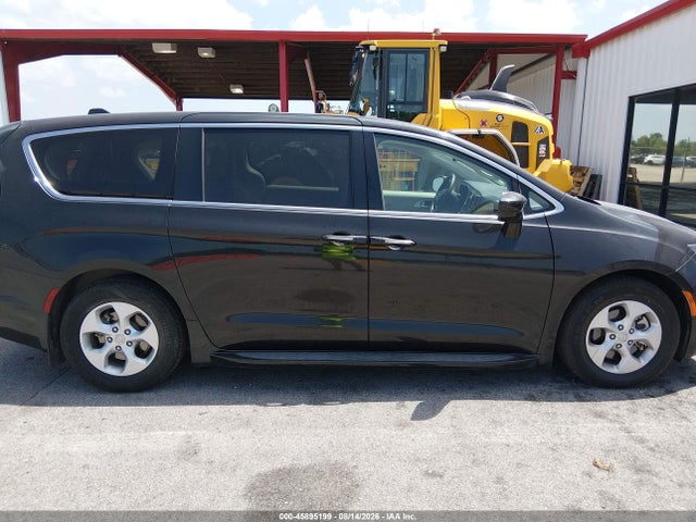 Chrysler Pacifica Hybrid Touring Plus 2018 2C4RC1H77JR253264 Image 13