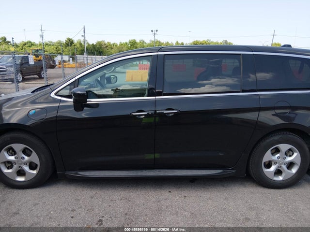 Chrysler Pacifica Hybrid Touring Plus 2018 2C4RC1H77JR253264 Image 14