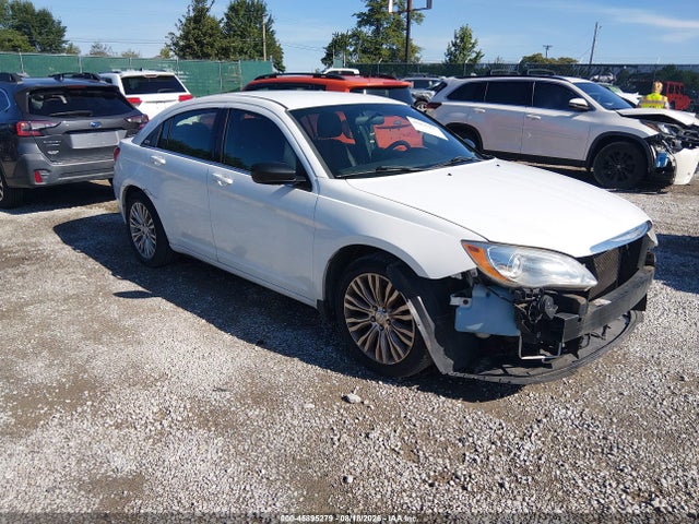 2013 Chrysler 200 Lx მანქანა იყიდება აუქციონზე, vin: 1C3CCBAB7DN671002, აუქციონის ნომერი: 45895279