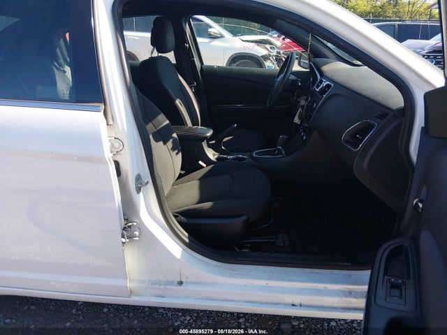 2013 Chrysler 200 Lx მანქანა იყიდება აუქციონზე, vin: 1C3CCBAB7DN671002, აუქციონის ნომერი: 45895279