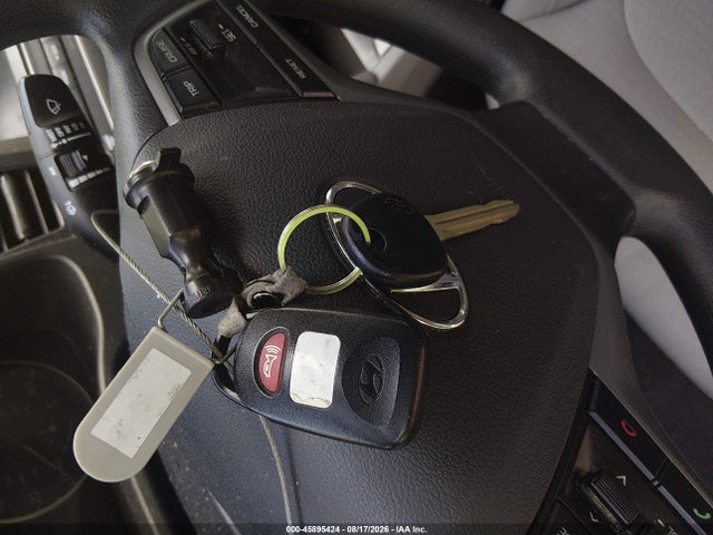Продажа на аукционе авто 2017 Hyundai Elantra Se, vin: KMHD84LF2HU171981, номер лота: 45895424