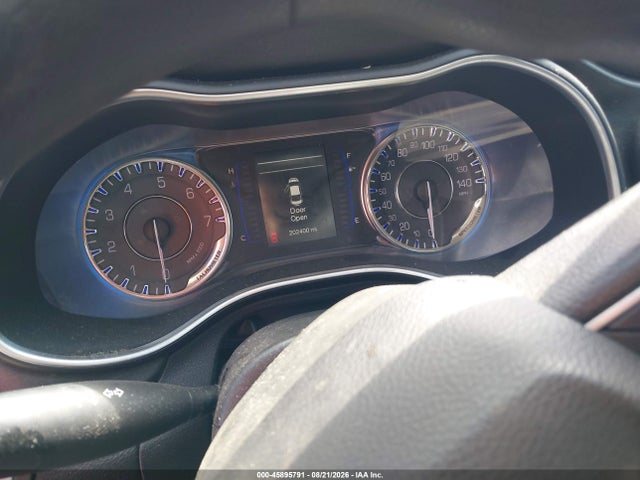 Продаж на аукціоні авто 2015 Chrysler 200 Limited, vin: 1C3CCCABXFN562686, номер лоту: 45895791