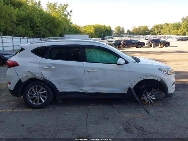 2016 Hyundai Tucson Se მანქანა იყიდება აუქციონზე, vin: KM8J33A43GU121747, აუქციონის ნომერი: 45895827
