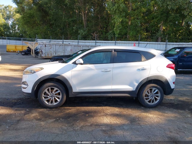 2016 Hyundai Tucson Se მანქანა იყიდება აუქციონზე, vin: KM8J33A43GU121747, აუქციონის ნომერი: 45895827
