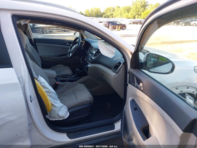 2016 Hyundai Tucson Se მანქანა იყიდება აუქციონზე, vin: KM8J33A43GU121747, აუქციონის ნომერი: 45895827