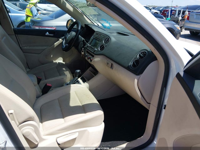 WVGAV7AX2FW607058 Volkswagen TIGUAN SE