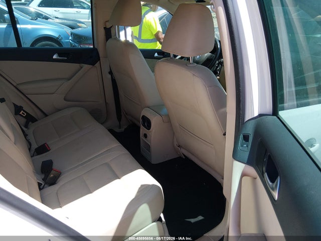 WVGAV7AX2FW607058 Volkswagen TIGUAN SE