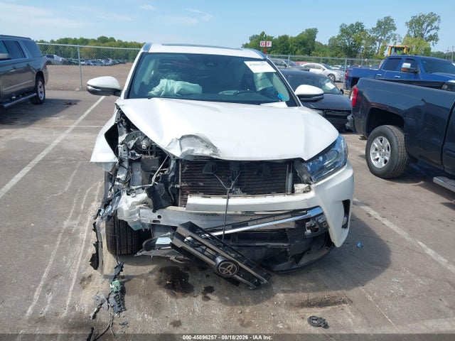 2018 Toyota Highlander Limited მანქანა იყიდება აუქციონზე, vin: 5TDYZRFH3JS250213, აუქციონის ნომერი: 45896257