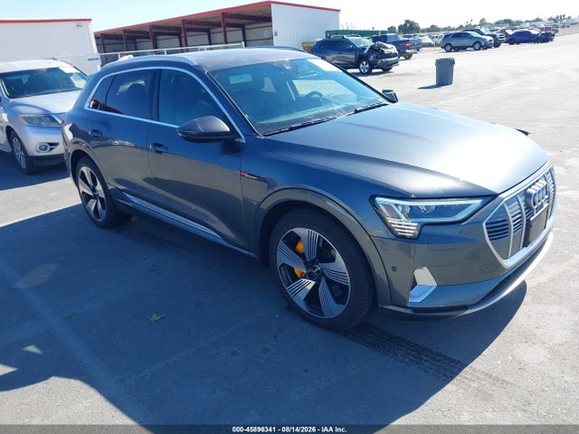 2019 Audi E-tron Premium Plus მანქანა იყიდება აუქციონზე, vin: WA1VAAGE1KB006529, აუქციონის ნომერი: 45896341