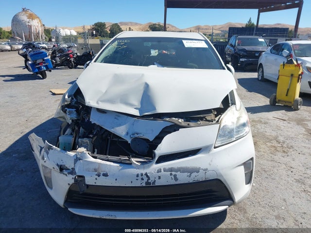 Toyota Prius Two 2015 JTDKN3DUXF0446867 Image 16
