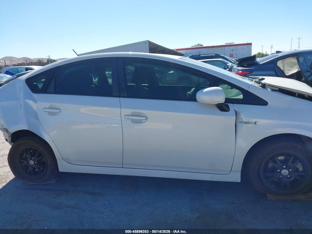 Toyota Prius Two 2015 JTDKN3DUXF0446867 Image 17
