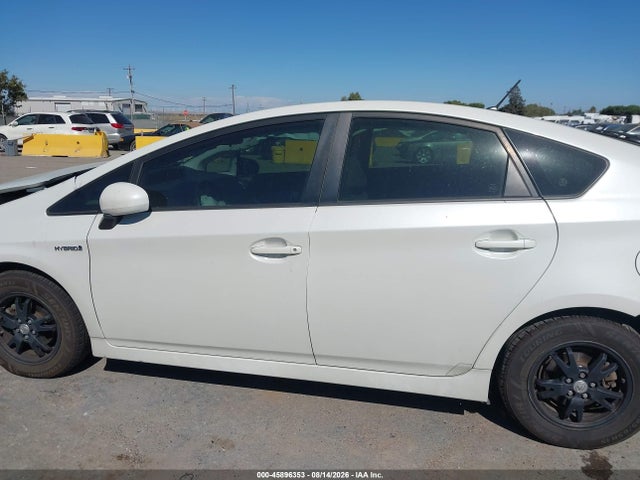 Toyota Prius Two 2015 JTDKN3DUXF0446867 Image 18