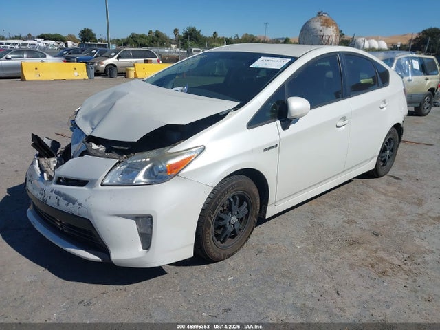 Toyota Prius Two 2015 JTDKN3DUXF0446867 Image 2