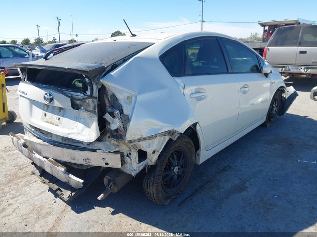 Toyota Prius Two 2015 JTDKN3DUXF0446867 Image 4