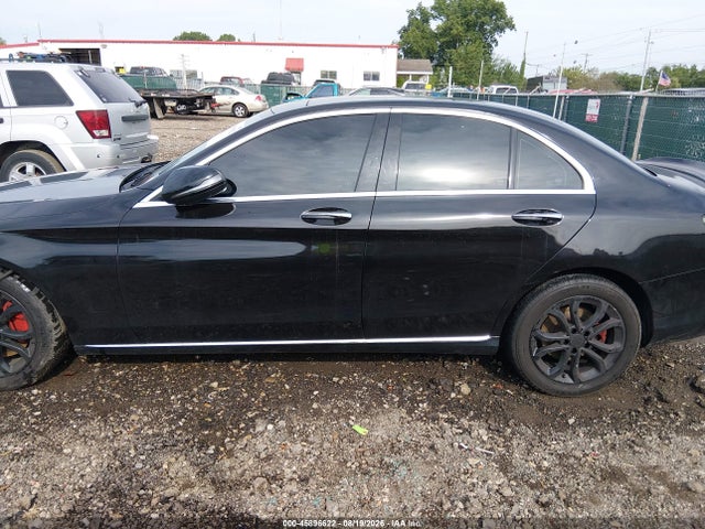 45896622 :رقم المزاد ، 55SWF4KB0HU219616 vin ، 2017 Mercedes-benz C 300 4matic مزاد بيع
