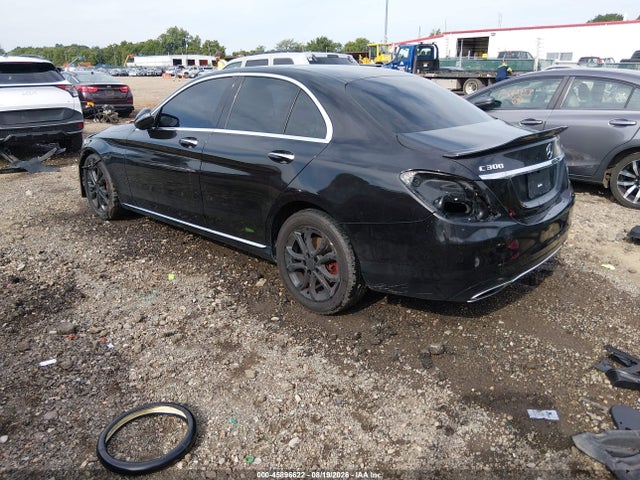 45896622 :رقم المزاد ، 55SWF4KB0HU219616 vin ، 2017 Mercedes-benz C 300 4matic مزاد بيع