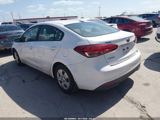 45896630 :رقم المزاد ، 3KPFL4A7XHE102266 vin ، 2017 Kia Forte Lx مزاد بيع