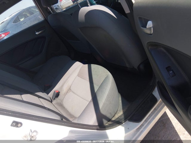 45896630 :رقم المزاد ، 3KPFL4A7XHE102266 vin ، 2017 Kia Forte Lx مزاد بيع