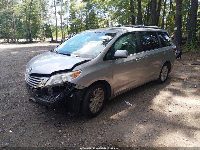 45896748 :رقم المزاد ، 5TDDK3DC4FS096769 vin ، 2015 Toyota Sienna Xle 7 Passenger مزاد بيع