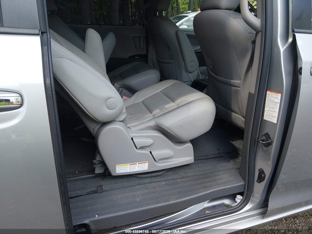 45896748 :رقم المزاد ، 5TDDK3DC4FS096769 vin ، 2015 Toyota Sienna Xle 7 Passenger مزاد بيع