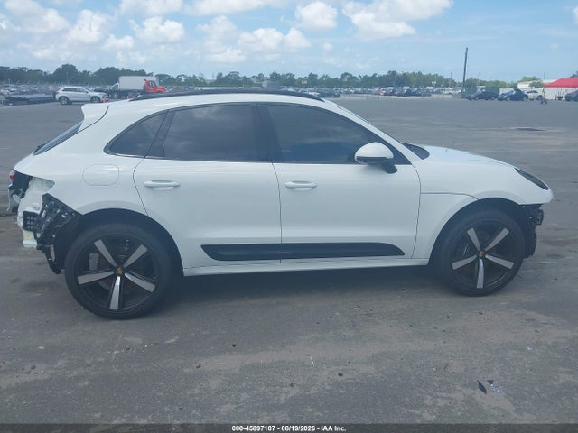 Porsche Macan T 2023 WP1AA2A52PLB16508 Image 14