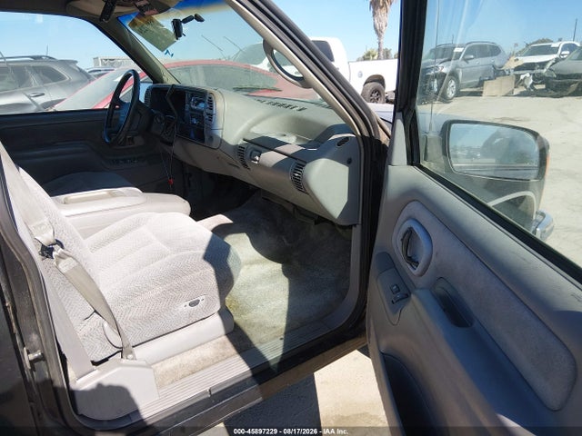 45897229 :رقم المزاد ، 1GNGC26N6SJ324191 vin ، 1995 Chevrolet Suburban C2500 مزاد بيع