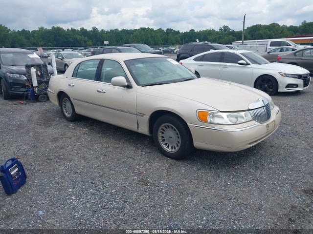45897350 :رقم المزاد ، 1LNHM83W71Y633468 vin ، 2001 Lincoln Town Car Cartier مزاد بيع