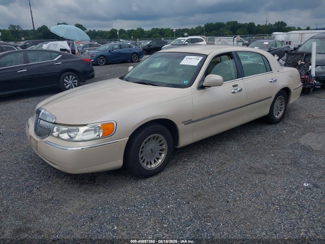 45897350 :رقم المزاد ، 1LNHM83W71Y633468 vin ، 2001 Lincoln Town Car Cartier مزاد بيع
