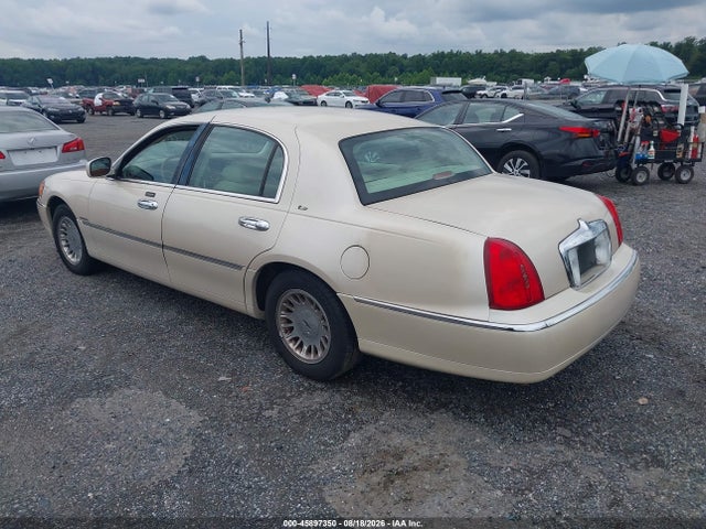 45897350 :رقم المزاد ، 1LNHM83W71Y633468 vin ، 2001 Lincoln Town Car Cartier مزاد بيع