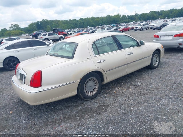 45897350 :رقم المزاد ، 1LNHM83W71Y633468 vin ، 2001 Lincoln Town Car Cartier مزاد بيع