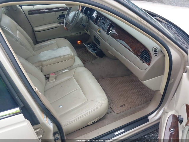 45897350 :رقم المزاد ، 1LNHM83W71Y633468 vin ، 2001 Lincoln Town Car Cartier مزاد بيع
