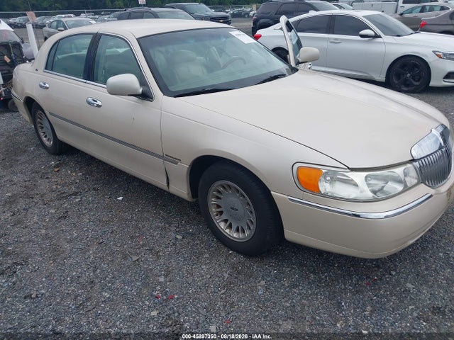 45897350 :رقم المزاد ، 1LNHM83W71Y633468 vin ، 2001 Lincoln Town Car Cartier مزاد بيع