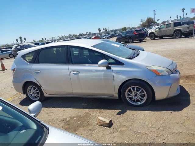 Toyota Prius V Three 2014 JTDZN3EUXEJ002586 Image 13